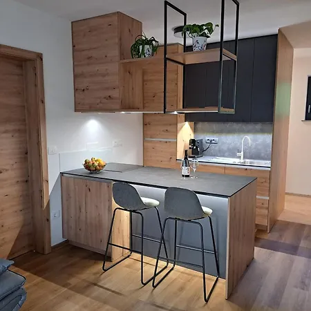 S&b's Retreat * Godovic