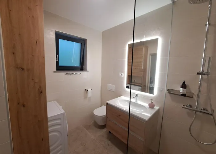 S&b's Retreat Daire Godovic