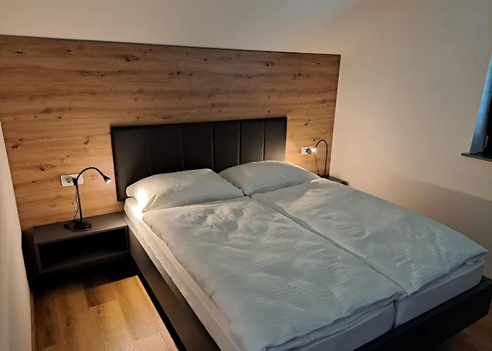 S&b's Retreat * Godovic