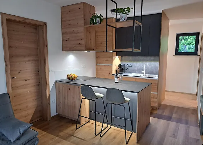 S&b's Retreat * Godovic